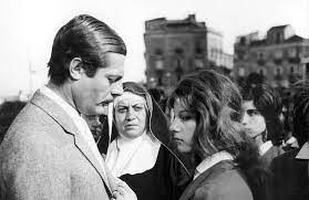 Pietro germi's satire of sicilian machismo, divorce italian style, unfolds within the stifling walls of a decaying palace in agramonte, a town of slow progress. Divorzio All Italiana Italy For Movies