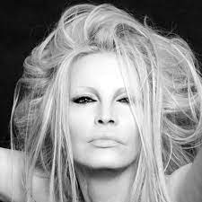 She debuted in 1966 and remained most successful commercially for the rest of the 1960s and throughout the 1970s. Patty Pravo Fans Hungary Posts Facebook