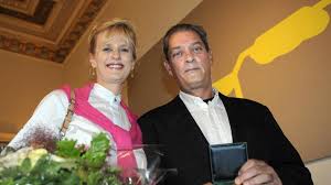 L'écrivaine Siri Hustvedt dit s'être fait voler l'annonce du décès de son mari  Paul Auster