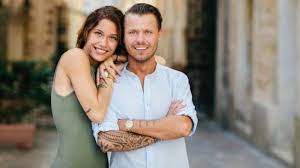 Deze Koppels Nemen Hun Relatie Onder De Loep In Temptation Island Love Or Leave Het Nieuwe Tv Seizoen Hln Be