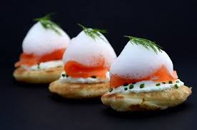 Toast De Saumon Fume Et Ecume Citronnee A L 39 Aneth Cuisine Moleculaire Aperitif Gastronomique Entree Gastronomique Recettes De Cuisine