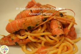 Un primo rapido che racchiude tutti i buoni sapori della nostra tradizione marinara; Antobioricette Spaghetti Con Scampi Alla Busara