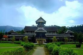 Masjid yang artinya kemerdekaan dalam bahasa arab ini dirancang oleh friedrich silaban pada tanggal 24 agustus 1951. Malaysia 5 Tempat Bersejarah Di Malaysia Emizy227599