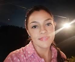 Andrea Escobar Arias (44)