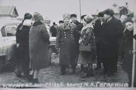 Юрий гагарин — курсант саратовского аэроклуба досааф. A Vy Kto A Ya Yurij Gagarin Neizvestnye Fakty O Prizemlenii Pervogo Kosmonavta Rasskazannye Starozhilami Sela Uzmore Ia Versiya Saratov