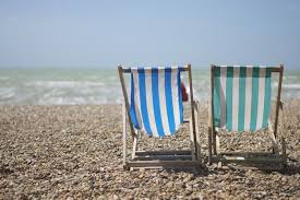 10 Easy Pieces Folding Deck Chairs Gardenista In 2020 Deck Chairs Striped Beach Chair Beach Chairs