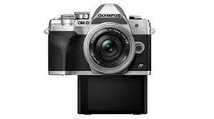 The Best Mirrorless Camera In 2021 Cameras For Travel Vlogging And More Mirrorless Camera Best Camera Camera