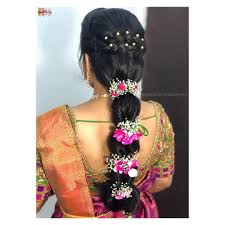 Kiruthega S Reception Hairdo With Natural Flowers Makeup Hair Indian Hairstyles Indian Bride Hairstyle Indian Bridal Hairstyles
