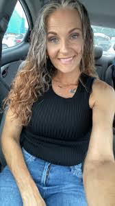 Shelly Root's Instagram, Twitter & Facebook