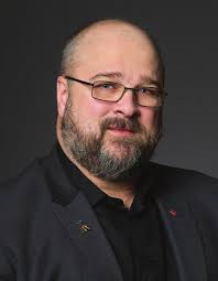 THE CANADIAN AMATEUR