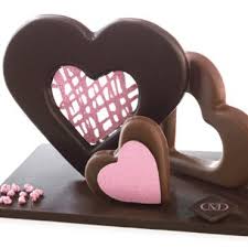 Notre Selection Gourmande A Deguster A Deux Pour La Saint Valentin Chocolate Showpiece Chocolate Sculptures Chocolate Art