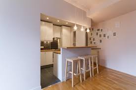 Cuisine aménagée avec une verrière, ouverte par un bar ou cloison coulissante. Cuisine Americaine Et Bar Archipelles Photo N 28 Domozoom