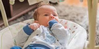 Ayunan anak bayi ditengah pintu / #kami punya informasi nih bun, mengayun bayi dan disertai dengan alunan musik diketahui sangat efektif untuk menenangkan bayi yang rewel, serta mengatasi bayi yang susah tidur. Ayunan Untuk Bayi Risiko Manfaat Tips Menggunakannya Theasianparent Indonesia