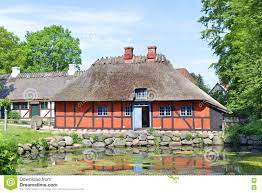 Die deutsche und dänische kolonialzeit hat nicht nur in den großen metropolen ihre spuren außerdem zeigt der künstler jens rusch, der bereits 2013 erfolgreich im haus peters ausstellte. Traditionelles Danisches Haus Stockbild Bild Von Geschichte Traditionell 72369767