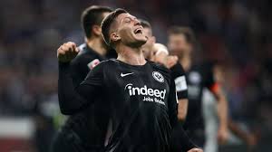 Parole prima e dopo eintracht. Eintracht Frankfurt Fc Schalke 04 Top Torjager Luka Jovic Stoppt Schalker Zwischenhoch Eurosport