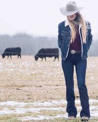 Womens Cowboy Hat Outfit With Denim Sherpa Jacket Trouser Jeans Ariat Boots Outfits With Hats Cowboy Outfits Cowgirl Outfits For Women