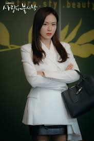 Recreating the north korea scenes as well as the lavish outfits that son's heiress character wears. K Drama Actress Son Ye Jin S Best Hairstyles From Crash Landing On You Metro Style