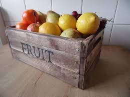 This is an elegant looking carved fruit bowl. 16 Stunning Handmade Fruit Bowl Designs For Spring Table Decor
