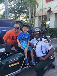 Deputy Moved To Tears By Little Boy S Big Gesture At Dunkin Donuts Huffpost Little Boys Hero Boys