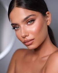 What are the best makeup products for setting makeup in place for prom? in  2024