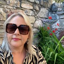 Can anyone recommend someone local who does clothing alterations? Replace  zips etc. Thank you