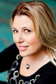 Rebel Queen: The Cold War, Misogyny, and the Making of a Grandmaster:  Polgar, Susan, Seirawan, Yasser: 9781538757291: Amazon.com: Books