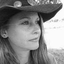 Andrea Poarch's Instagram, Twitter & Facebook