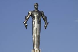 The authors of the titanium monument are sculptor pavel bondarenko, architects yakov belopolsky, fyodor gazhevsky and designer alexey sudakov. Monument To Yuri Gagarin Moscow Russia Atlas Obscura