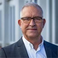 40+ perfiles de «Suhr»