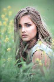 Outdoor Senior Pic Idea Styled Shoot Senior Pictures In A Field Dramatic Senior Portraits Girl Senior Girl Poses Senior Girl Photography
