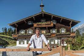 Ein gruber naturholzhaus steht für. Bergdoktor Praxis Hof Hinterschnabel Wilder Kaiser