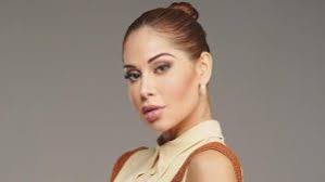 Danilo Mesquita se declara para namorada em rede social