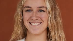 Photo : Le rappeur, qui est aussi comédien, est connu sous le vrai nom de  Sérigne M'Baye Gueye. Zoé Marchal et Disiz la Peste au village lors des  Internationaux de France de