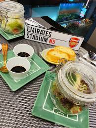 若說英超冠軍可會回來 或者我已不會期待 捧盃早已不再 緣一早已經分開 若說鋪天進攻才是可愛 兵工廠不再值愛 要你在床上發夢 無獎盃不會覺悲哀 雲加需要節省資源 每年又幼齒不疲倦 賣人實會 避. é˜¿ä»™å¥´çƒè¿·å¿…åŽ»å˜…é¤å»³ U Blog