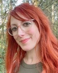 Elisha Holland's Instagram, Twitter & Facebook