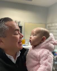 Kiddies always brightening the chilly days 🥶 🐻 🩷 • HAPPY MONDAY •  #KidsAreTheBest #HealthWithAHumanTouch