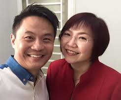 黄隽斌- 在家门口“偶遇”她！😂😂😂 #麦玲玲| Facebook