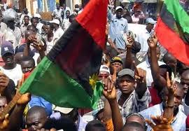 It may be recalled that akelicious on thursday reported that gunmen attacked a bank in anambra state and also hoisted a biafra flag at the bank premises. We Won T Burn Biafra Flag Again Ipob Faction Makes U Turn Pure Entertainment