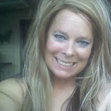 Traci Lowe's Instagram, Twitter & Facebook