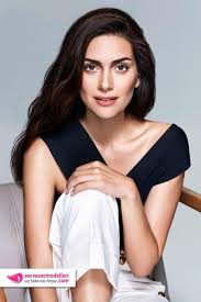 Berguzar Korel Sac Modelleri Koreli Saci Unluler Sac