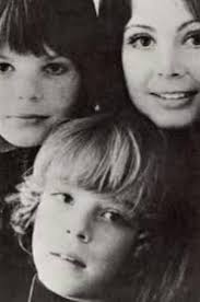 Leif Garrett, his sister Dawn Lyn (Dodie from My Three Sons), and their  mother Carolyn.