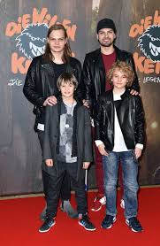My only german childhood crush was and will forever be jimi blue ochsenknecht as leon in ,,die wilden kerle. Jimi Blue Ochsenknecht Wilson Gonzalez Ochsenknecht Michael Sommerer Aaron Kisslov Aaron Kisslov Photos Die Wilden Kerle Die Legende Lebt Premiere In Munich Zimbio
