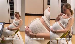 Im chiara ferragni, an international fashion blogger and model. Chiara Ferragni Il Pancione E Davvero Enorme Guarda Il Video Privato Video