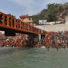Photos and videos showing the devastating second wave of coronavirus in india have shocked and scared the world. Ganges Crowds Highlight Distancing Challenges As Covid Cases Soar In India India The Guardian