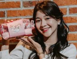 YouTuber Amelia Tantono Pulang Kampung! Guru Bahasa Personel NCT Ini Gelar  Meet and Greet