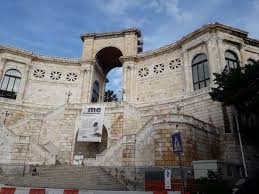 Para quem visita cagliari, a al bastione di cagliari é uma excelente opção para descansar e se além disso, como cliente especial da al bastione di cagliari, você pode aproveitar o café da manhã. Il Bastione Di Saint Remy Il Grande Simbolo Che Unisce Cagliari