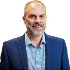 Lynn Strang's Instagram, Twitter & Facebook