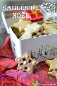 Diy Couronne De Noel Tomate Sans Graines Le Blog Engage De Stephanie Faustin En 2020 Sables De Noel Sables Noel