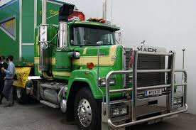 Tunku ibrahim dilantik sebagai waris apabila duli yang maha mulia sultan iskandar menaiki takhta kerajaan johor dan dimasyurkan sebagai tunku mahkota johor pada 3 julai 1981. Sultan Of Johor Builds Most Expensive Mack Truck In The World Celebrity Net Worth