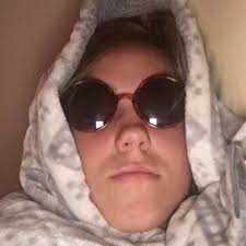 Ella Sutherland (@EllaSuthee)